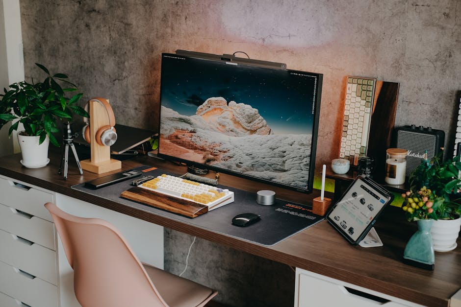 Setup moderno di una scrivania tecnologica per recensioni